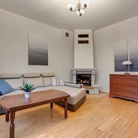 Center 4 - Jacuzzi By Grand