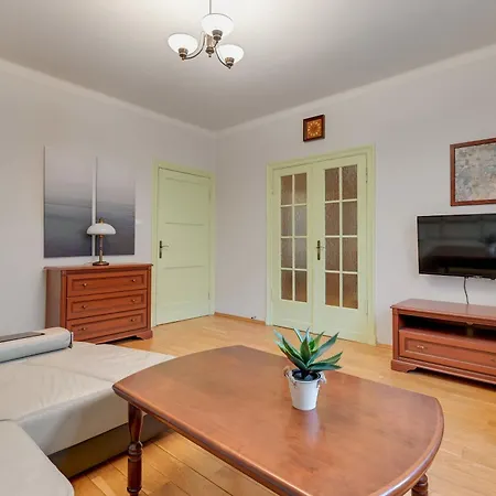 Center 4 - Jacuzzi By Grand