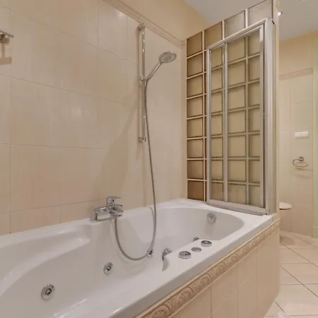 Center 4 - Jacuzzi By Grand Apartmán Gdyně