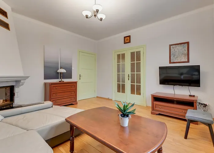 Center 4 - Jacuzzi By Grand