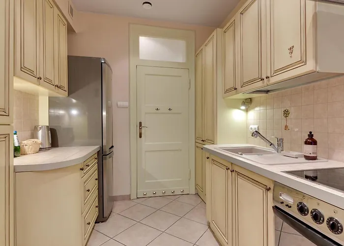 Center 4 - Jacuzzi By Grand